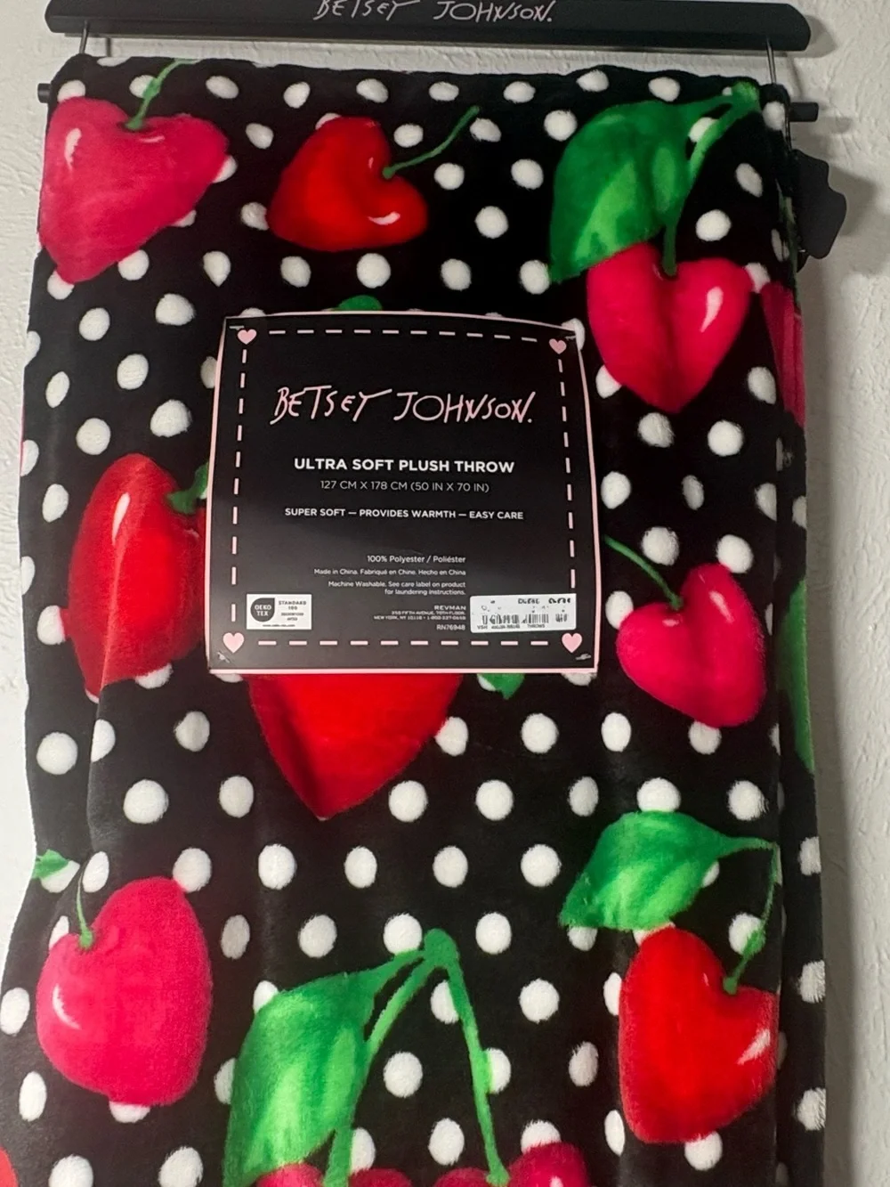 Betsey Johnson Black Cherry Plush  Throw  blanket size 50x70in  - Black/Red